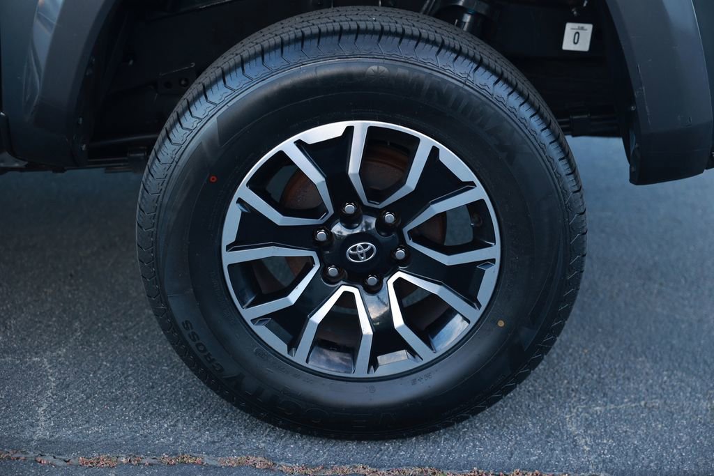 Used 2022 Toyota Tacoma TRD Sport w/ Technology Package image 10