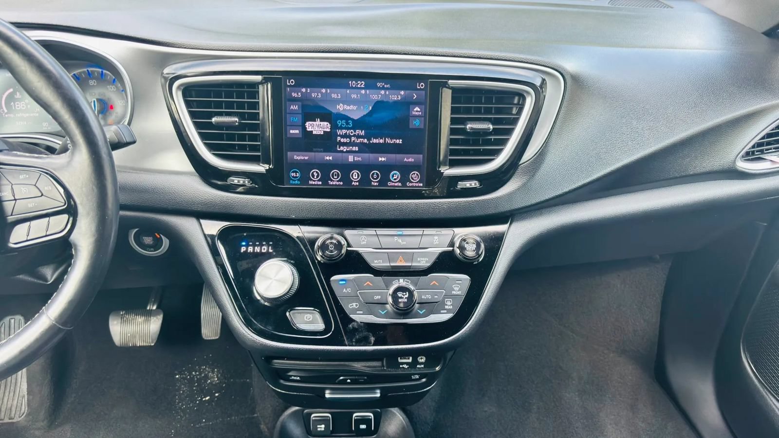 Used 2019 Chrysler Pacifica Touring-L Plus w/ S Appearance Package FWD image 17