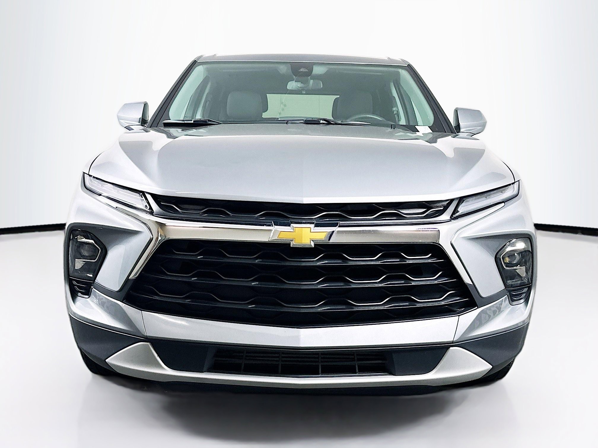 Used 2025 Chevrolet Blazer LT image 2