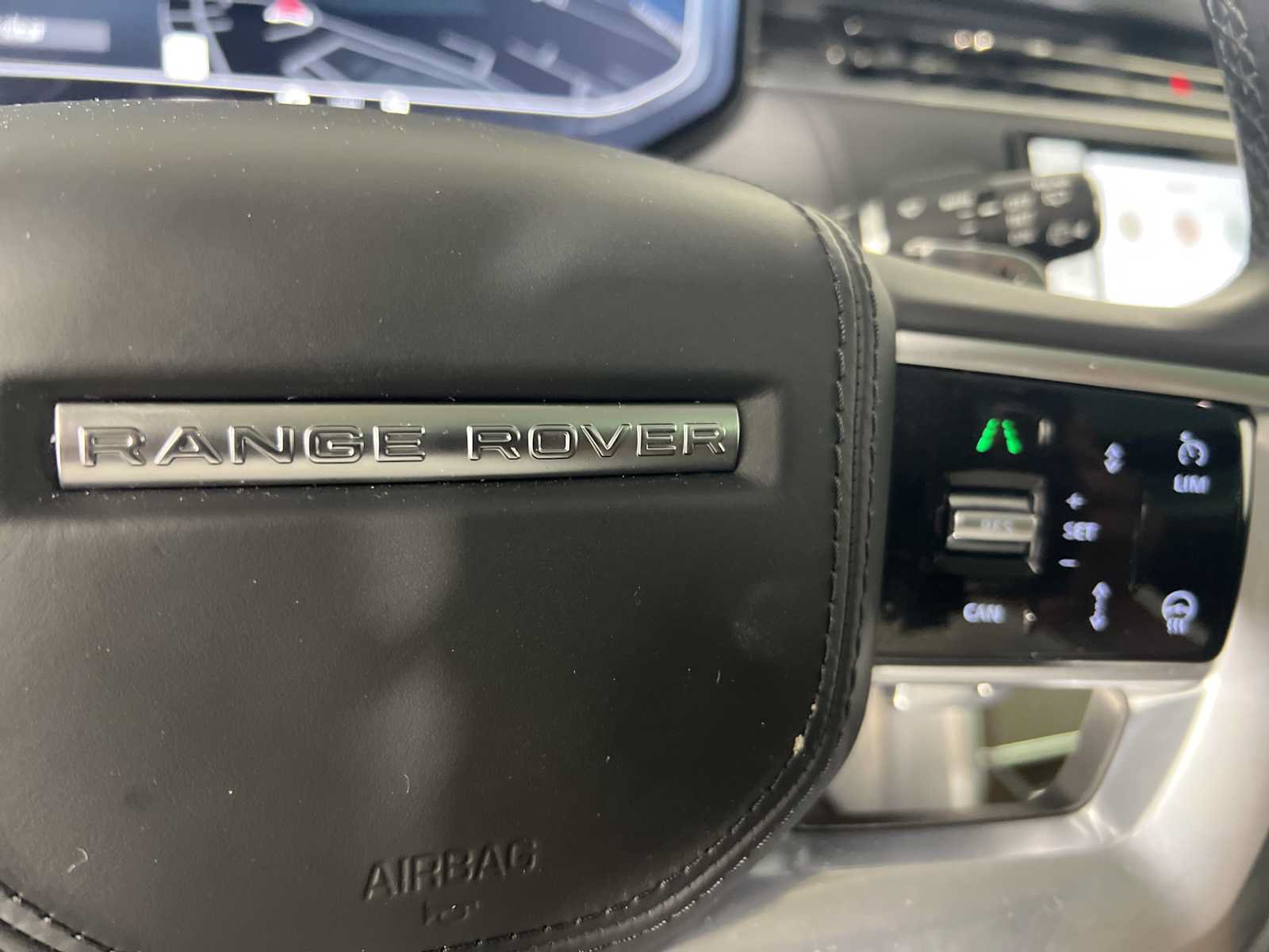 Used 2025 Land Rover Range Rover SE AWD/4WD image 30