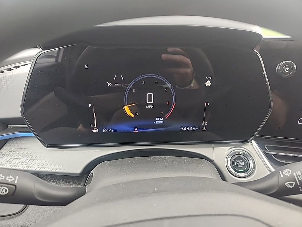 Used 2025 Chevrolet Trax LT FWD image 16
