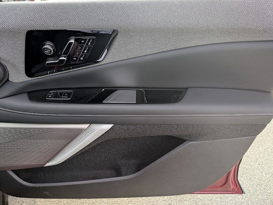New 2025 Cadillac Optiq Luxury 2 AWD/4WD image 31