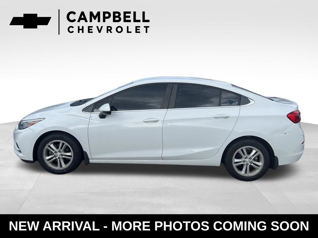 Used 2018 Chevrolet Cruze LT FWD image 2