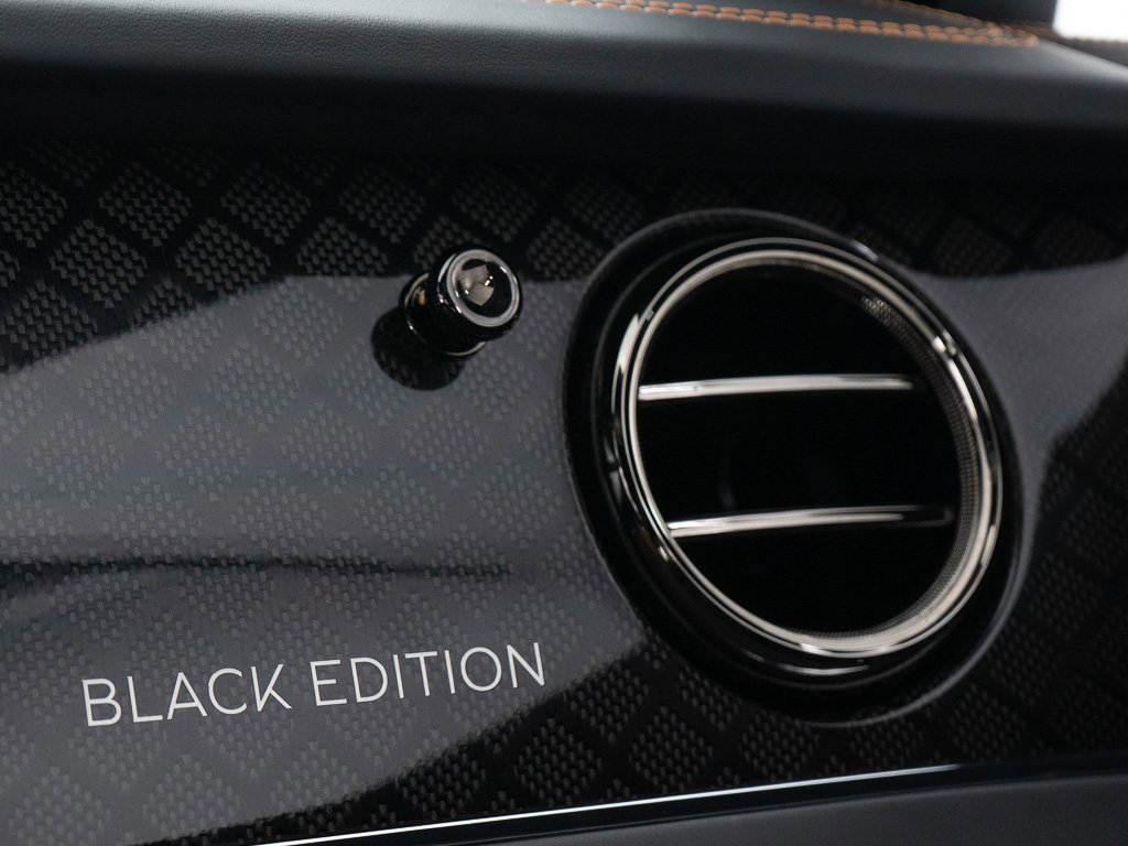 Used 2025 Bentley Bentayga image 42