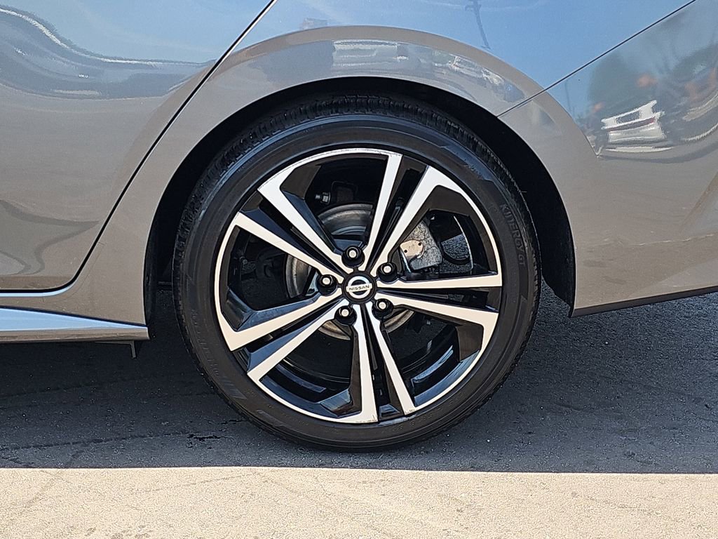 Used 2022 Nissan Sentra SR w/ SR Premium Package FWD image 37