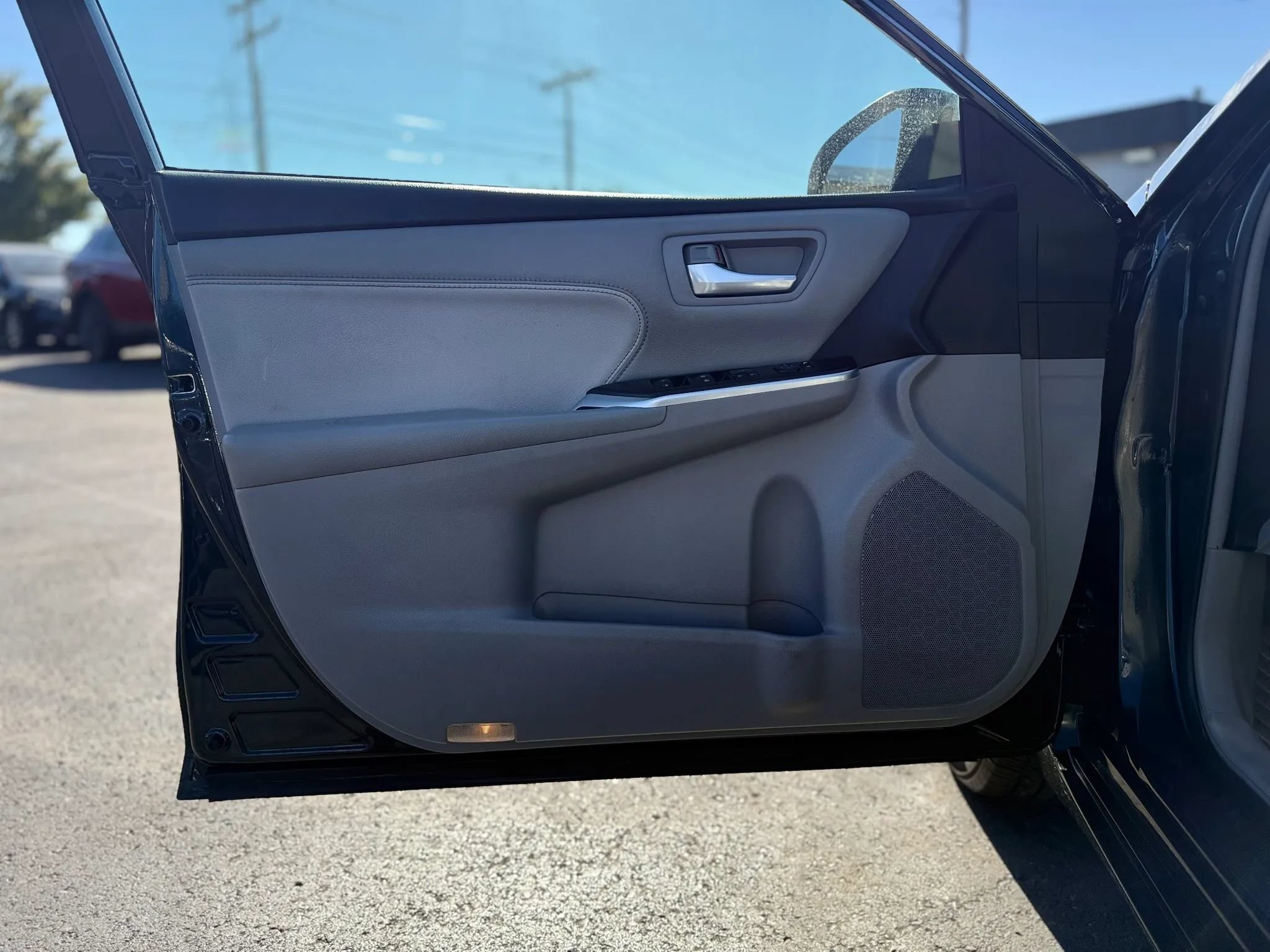 Used 2017 Toyota Camry XLE w/ Moonroof Package FWD image 26