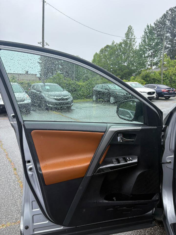 Used 2017 Toyota RAV4 SE FWD image 8