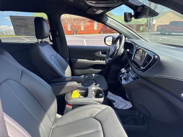New 2026 Chrysler Pacifica Select image 10
