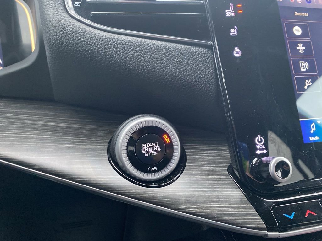 Certified 2024 Jeep Wagoneer L Series II w/ Flexible Seating Group image 32