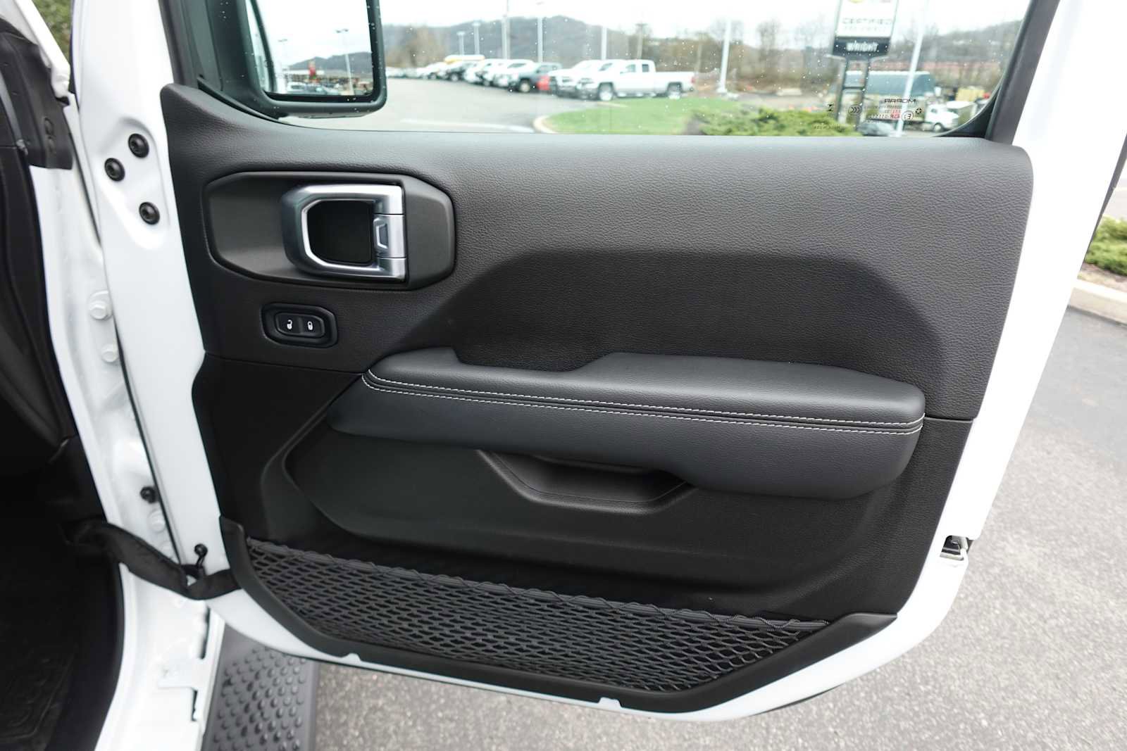 Used 2023 Jeep Wrangler Sahara w/ LED Lighting Group AWD/4WD image 30