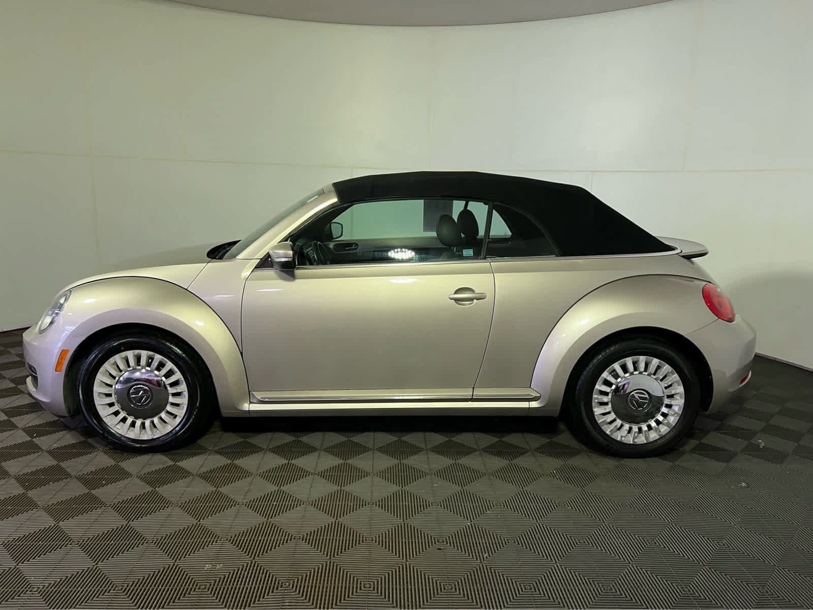 Used 2014 Volkswagen Beetle 2.5 image 4