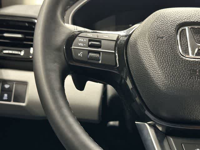 Used 2025 Honda Pilot Elite image 17