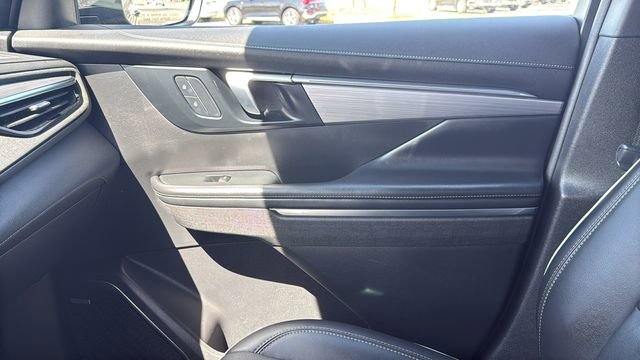 Used 2025 Buick Enclave Preferred image 24