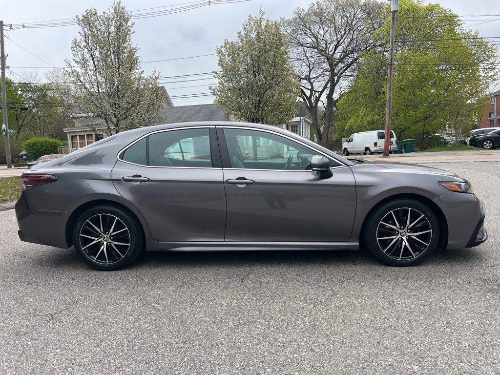 Used 2022 Toyota Camry SE FWD image 6