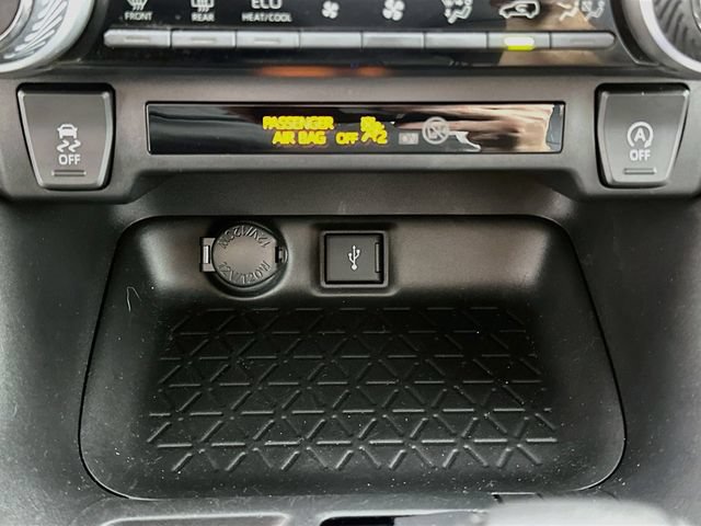 Used 2022 Toyota RAV4 XLE w/ Convenience Package FWD image 18