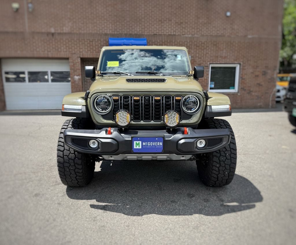 Used 2025 Jeep Gladiator Mojave w/ Safety Group AWD/4WD image 2