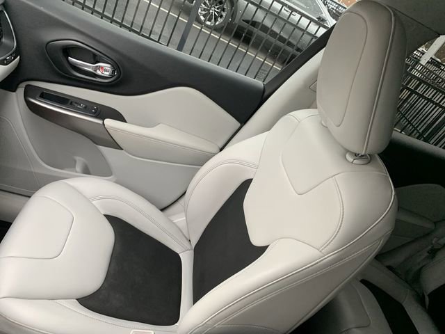 Used 2020 Jeep Cherokee Latitude Plus image 27