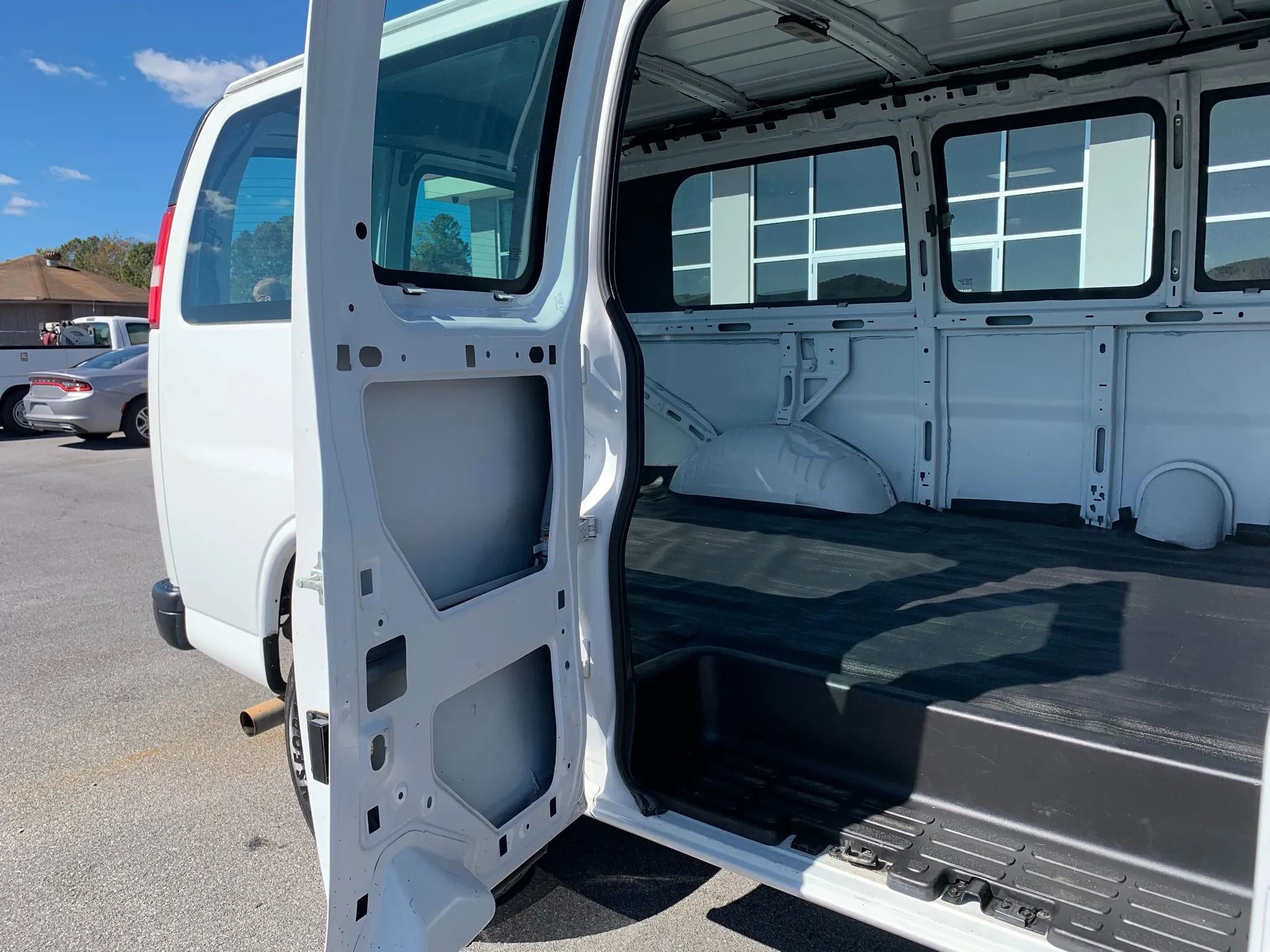 Used 2017 Chevrolet Express 2500 image 26