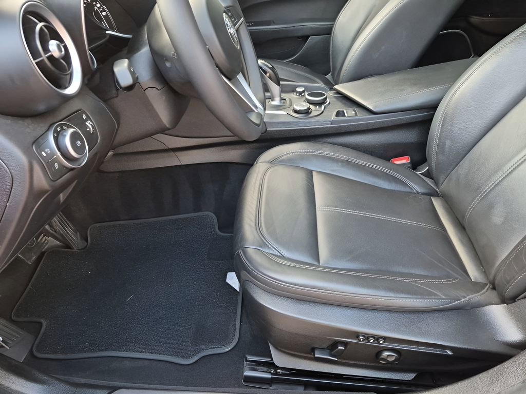 Used 2019 Alfa Romeo Giulia w/ Nero Edizione image 31