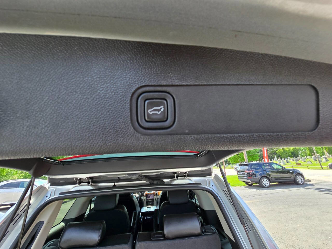 Used 2014 Cadillac Escalade Platinum image 37