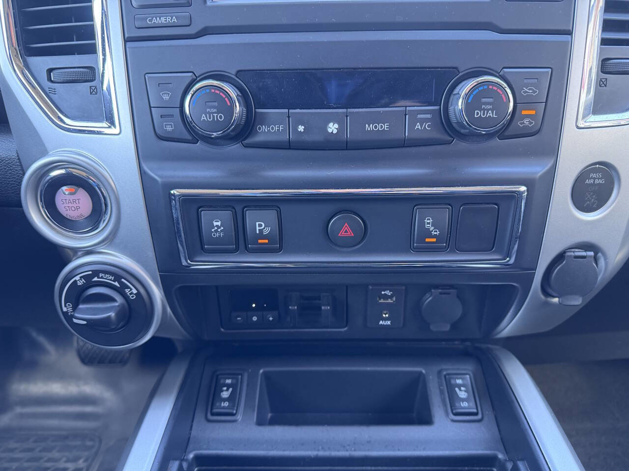 Used 2018 Nissan Titan SV w/ SV Convenience Package AWD/4WD image 19