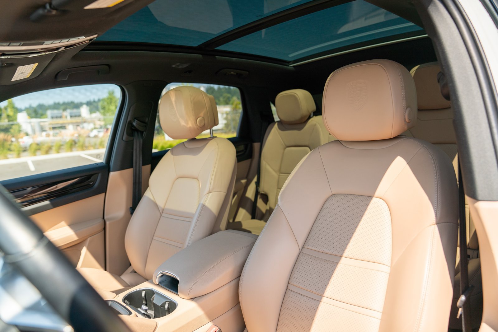Certified 2022 Porsche Cayenne AWD/4WD image 5