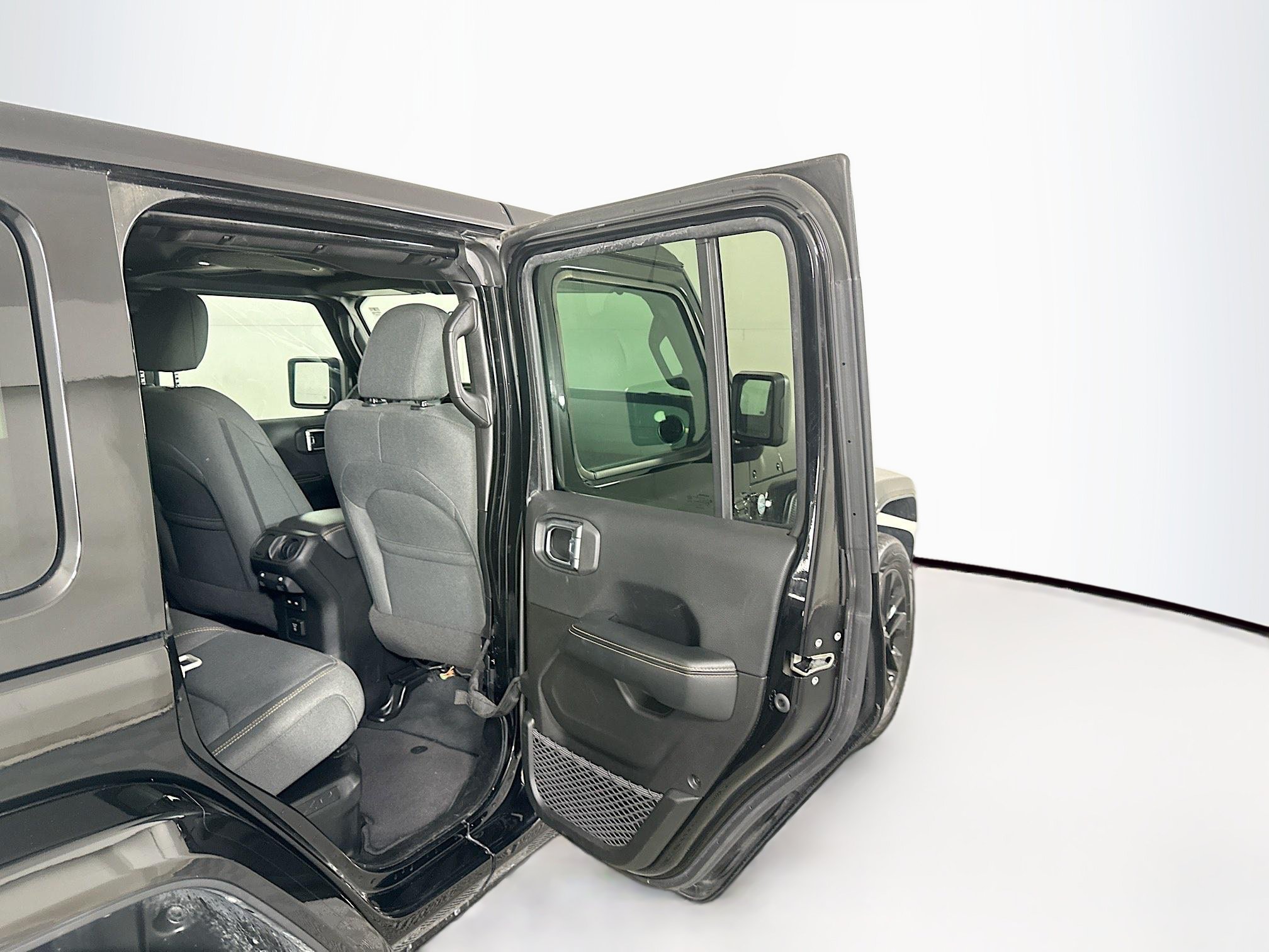 Used 2024 Jeep Wrangler Unlimited Sahara AWD/4WD image 27