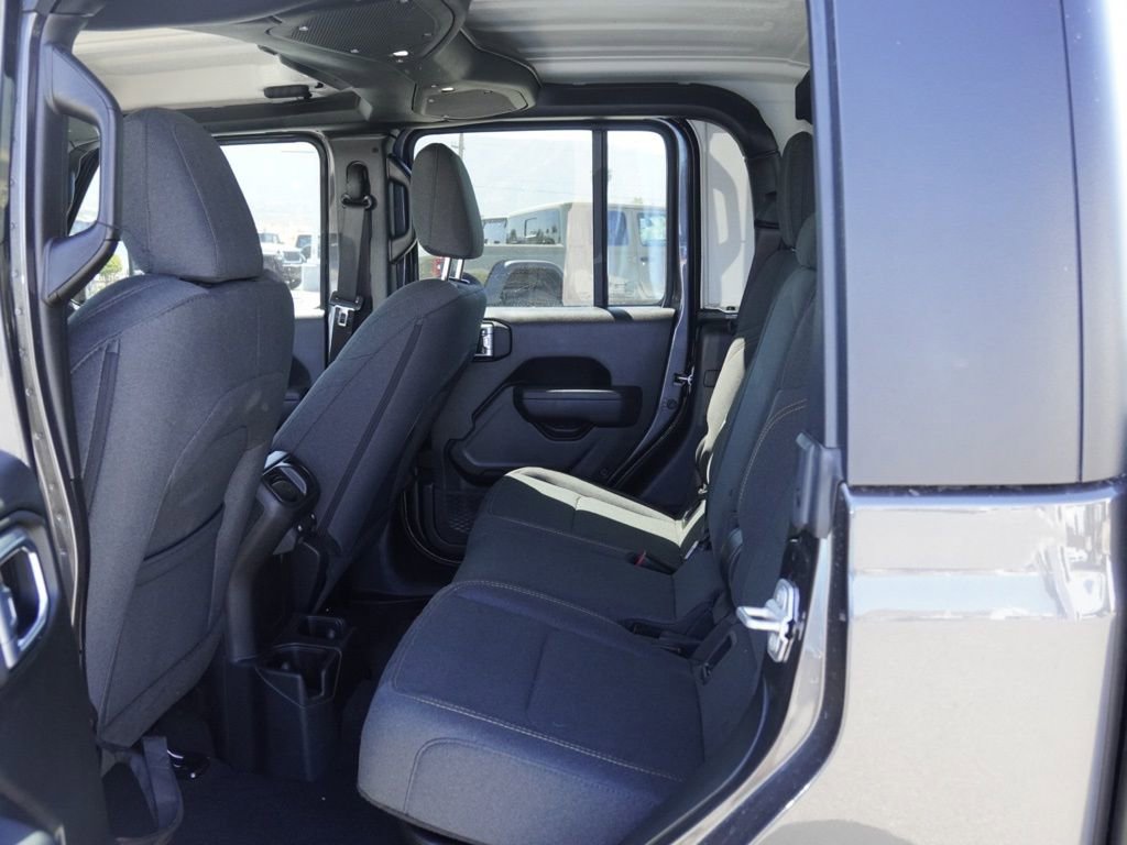 Used 2024 Jeep Gladiator Sport image 19