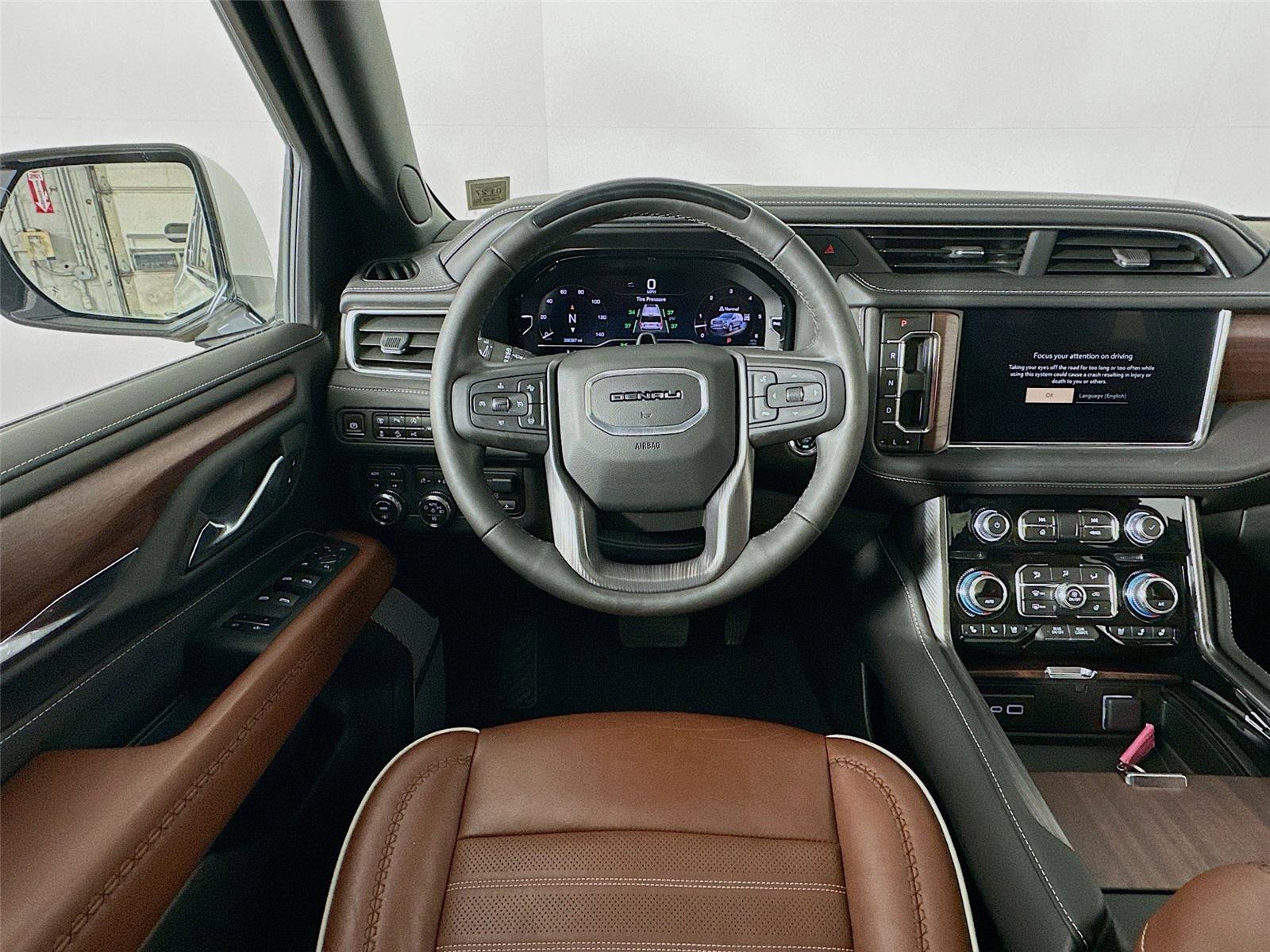 Used 2023 GMC Yukon XL Denali Ultimate image 11