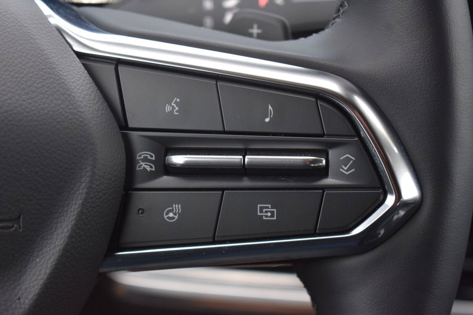Used 2026 Chevrolet Equinox LT AWD/4WD image 8