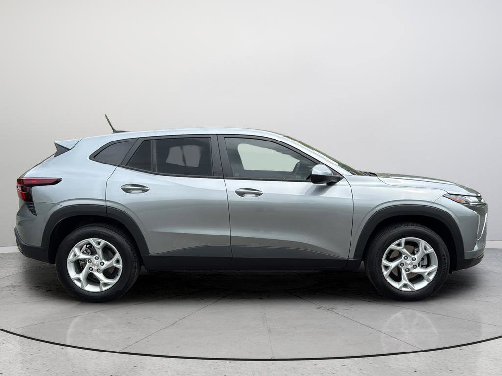 Used 2026 Chevrolet Trax LS w/ LS Convenience Package FWD image 5