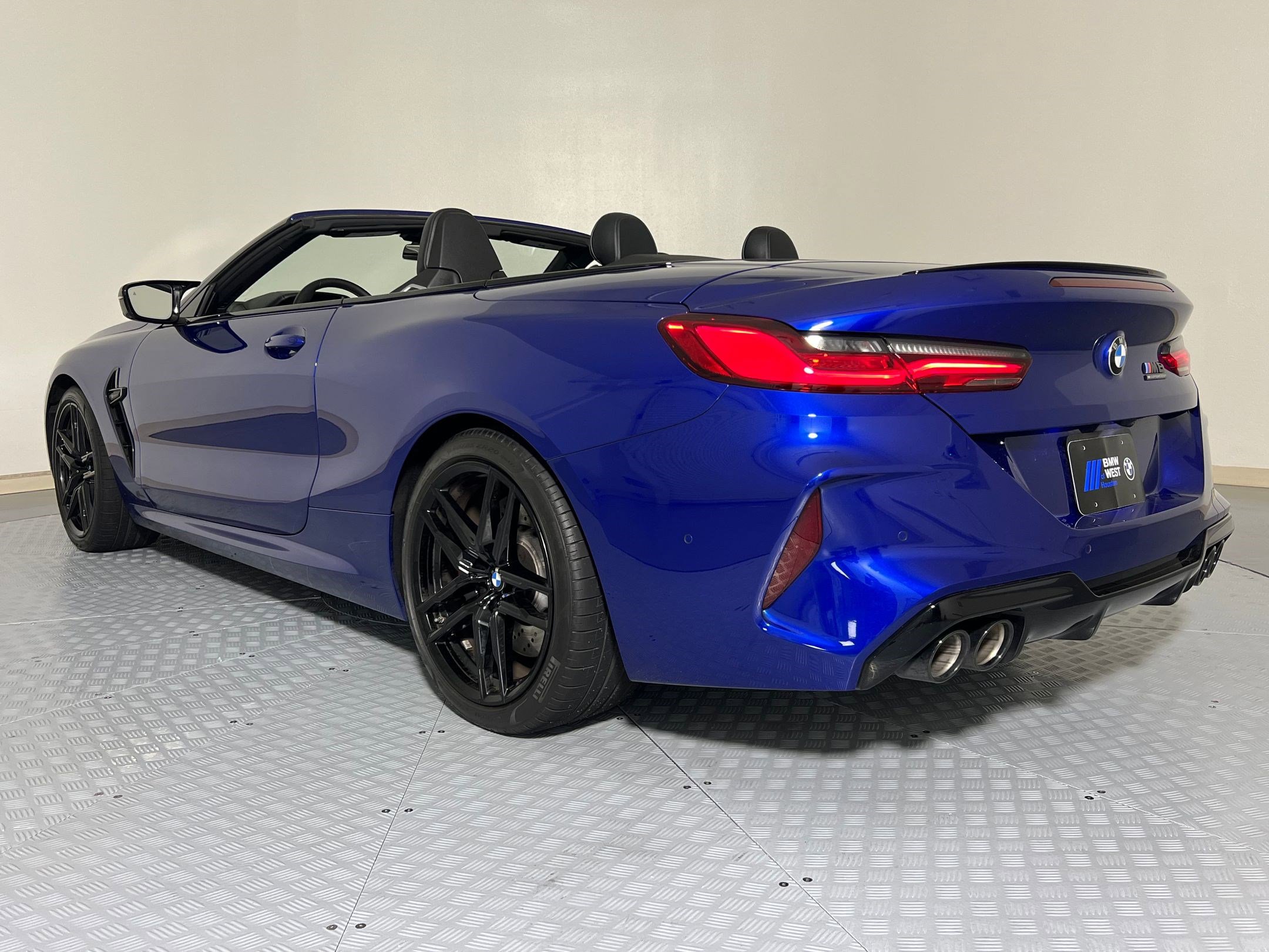 Used 2025 BMW M8 Competition image 3