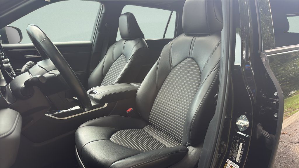 Used 2022 Toyota Highlander XSE FWD image 26