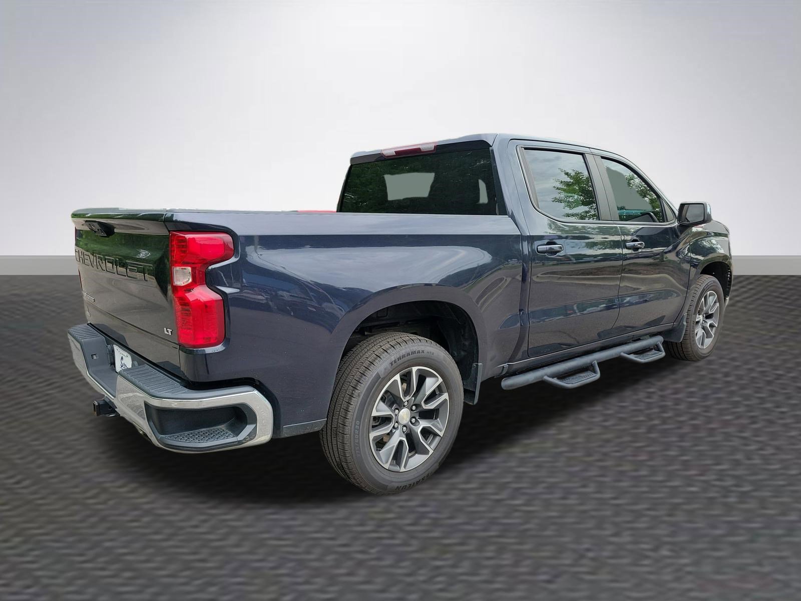 Used 2022 Chevrolet Silverado 1500 LT w/ Z71 Off-Road Package AWD/4WD image 5