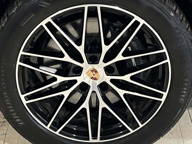 Certified 2025 Porsche Cayenne Coupe AWD/4WD image 12