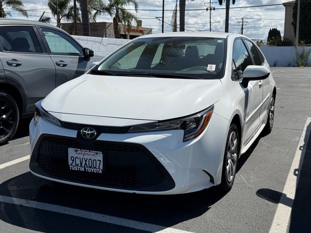 Used 2022 Toyota Corolla LE FWD image 2