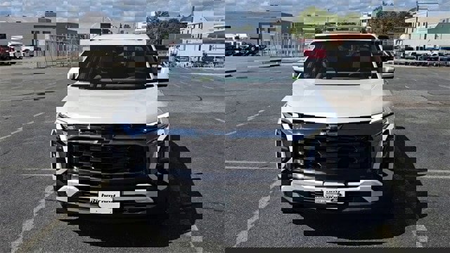 Used 2025 Chevrolet Equinox ACTIV w/ Safety and Technology Package image 4