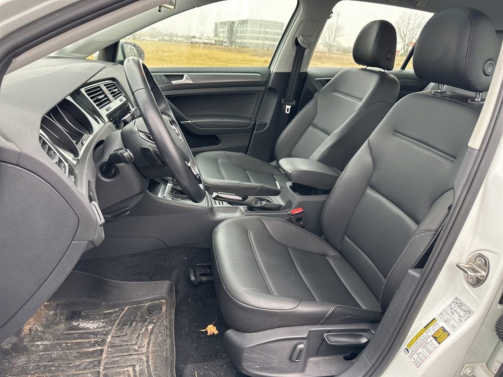 Used 2018 Volkswagen Golf SE image 17