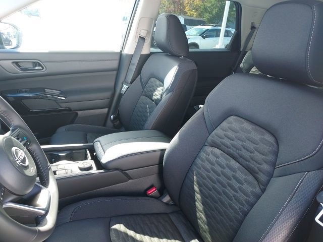 New 2025 Nissan Pathfinder SV image 12