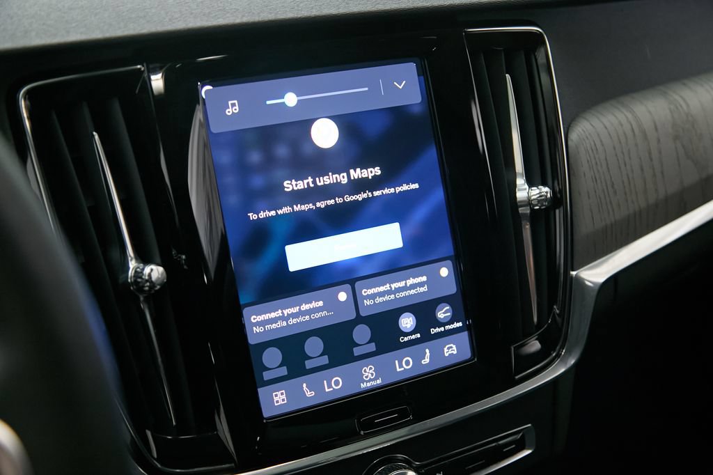 Certified 2025 Volvo V90 B6 Cross Country Plus AWD/4WD image 16