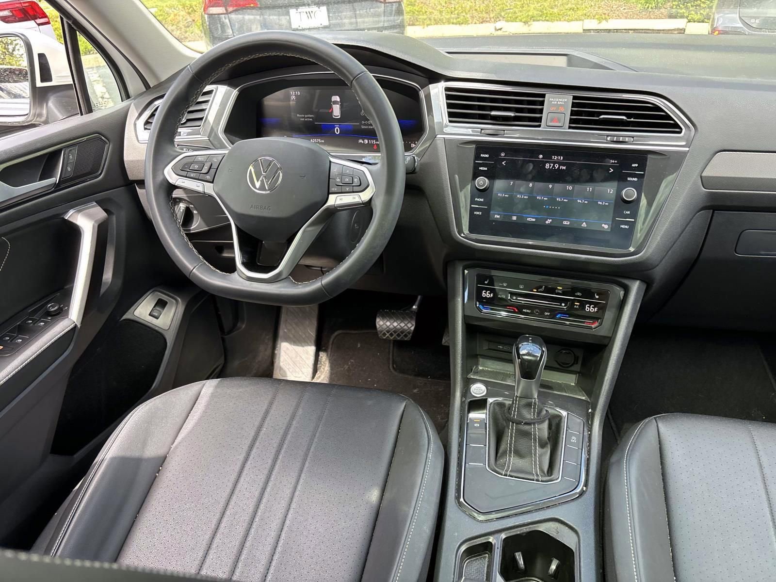 Used 2023 Volkswagen Tiguan SE w/ Panoramic Sunroof Package FWD image 30