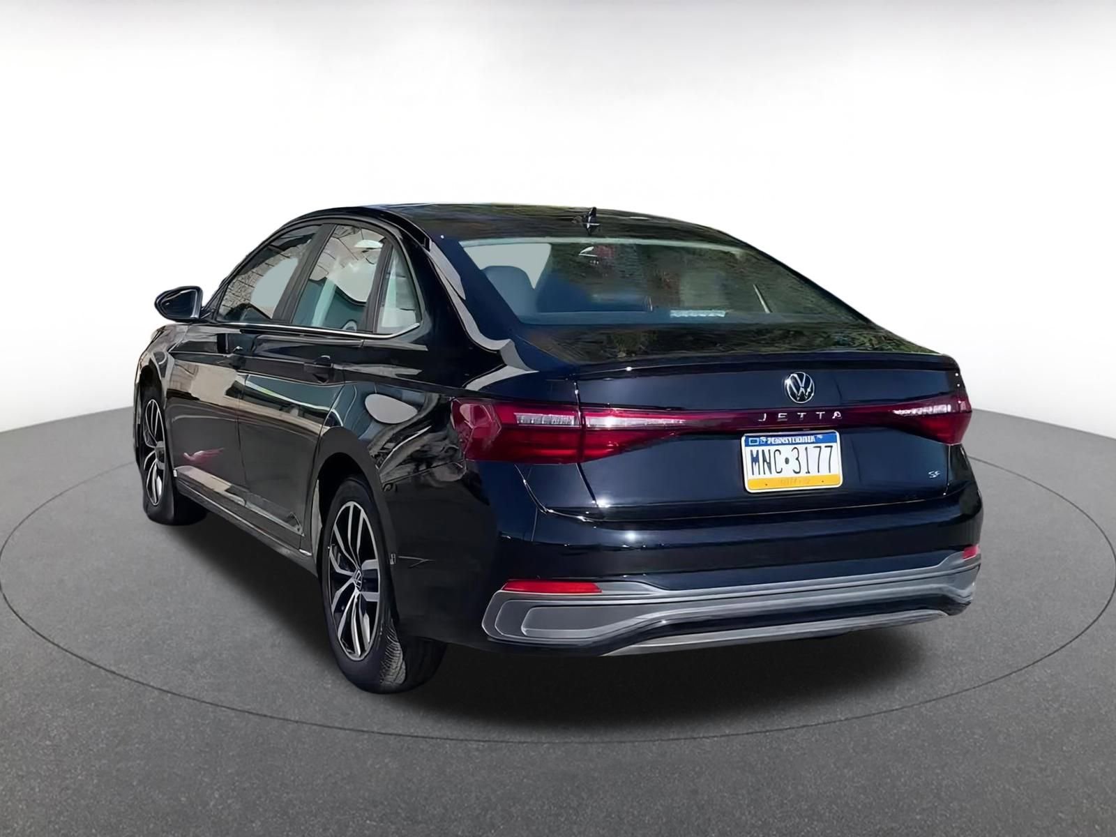 Used 2025 Volkswagen Jetta SE image 11