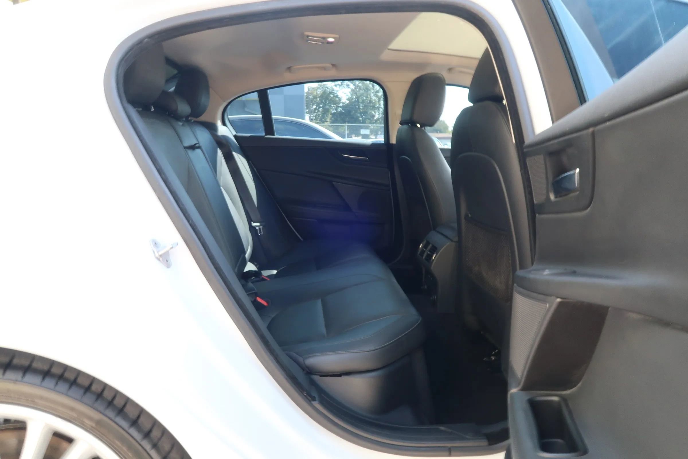 Used 2017 Jaguar XE First Edition image 20