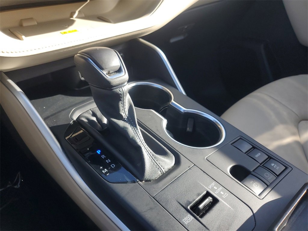Used 2024 Toyota Highlander XLE image 31