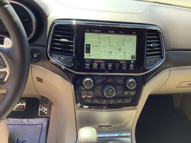 Used 2020 Jeep Grand Cherokee Overland AWD/4WD image 17