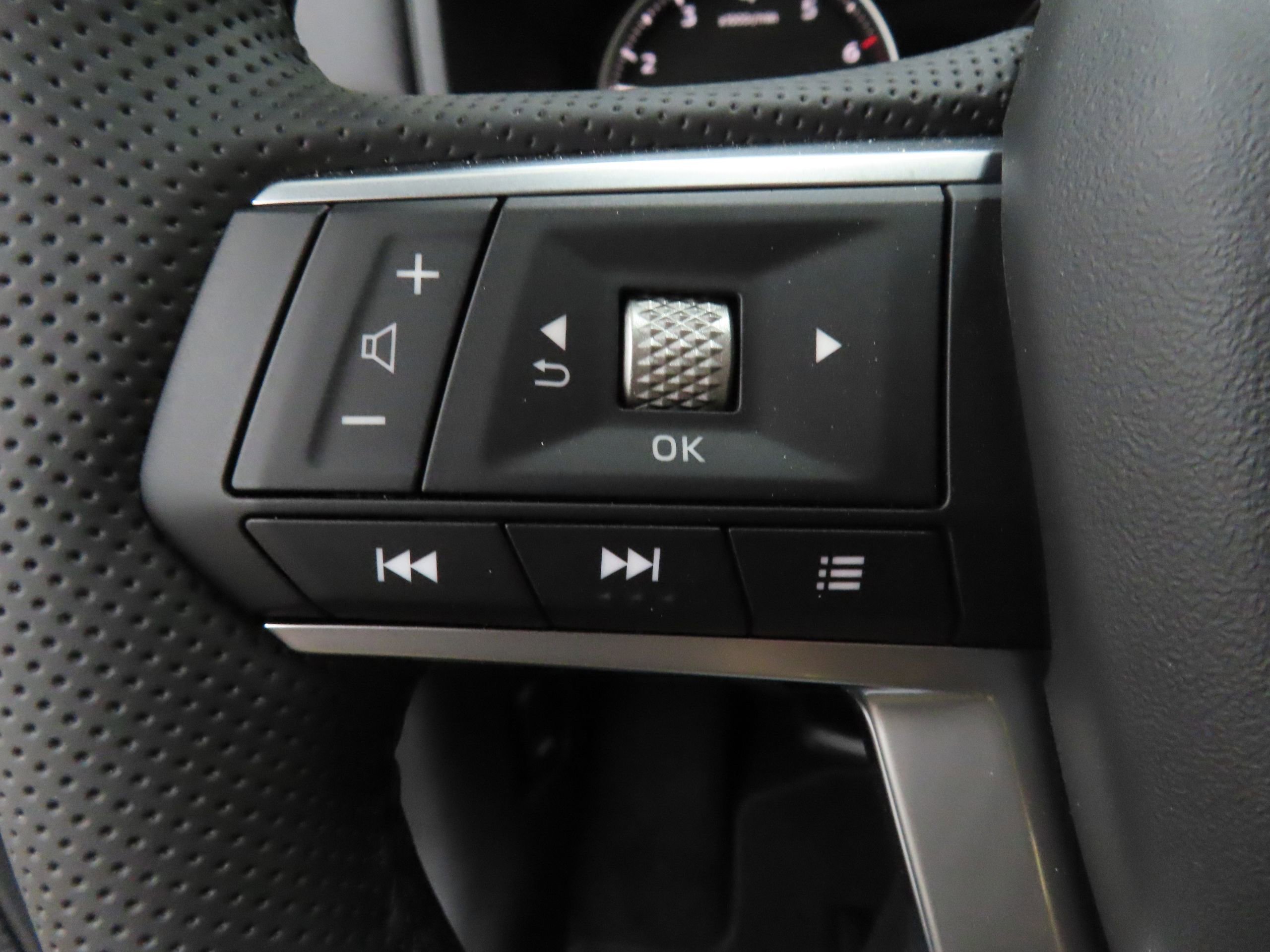 New 2026 Mitsubishi Outlander LE image 12