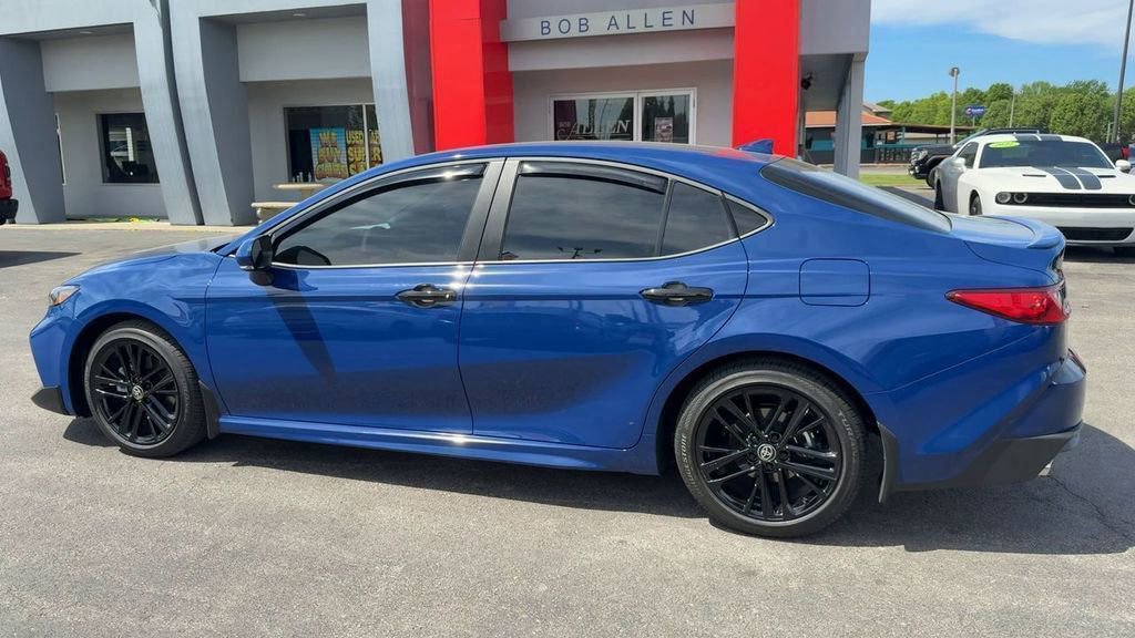Used 2025 Toyota Camry SE w/ Convenience Package FWD image 4