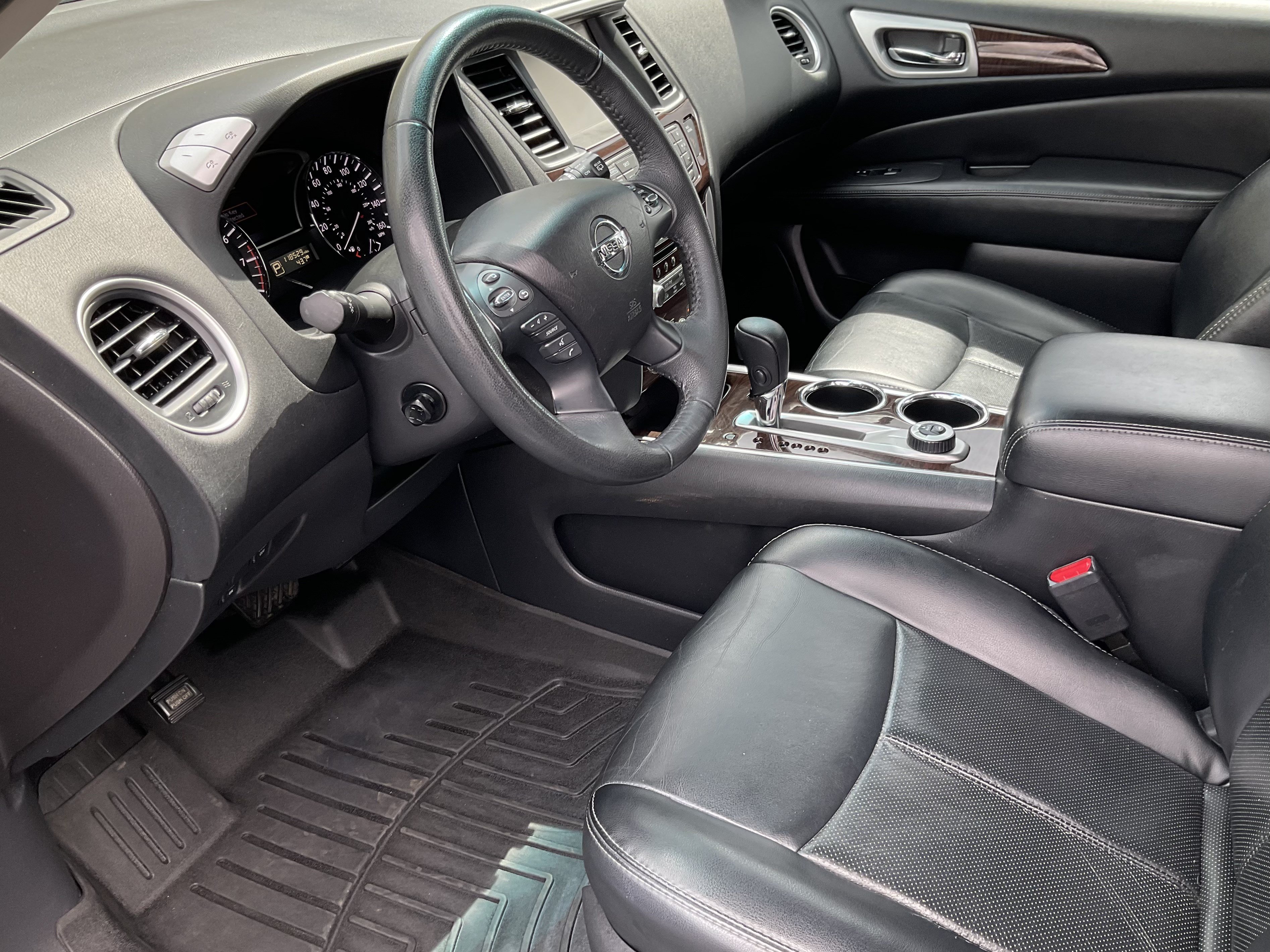 Used 2015 Nissan Pathfinder Platinum FWD image 23
