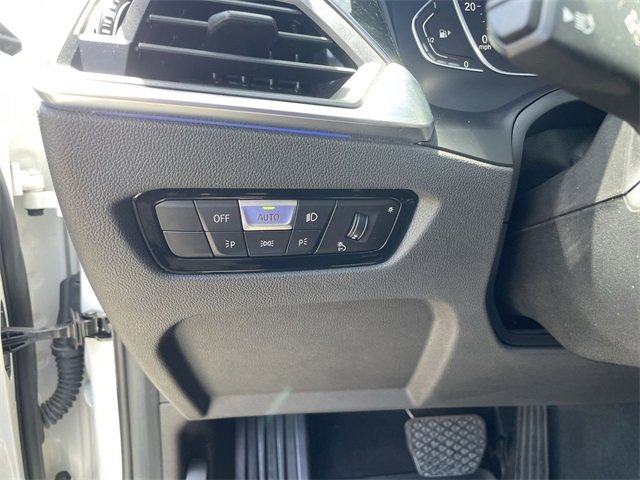 Used 2022 BMW 330i Sedan w/ Driving Assistance Package image 36