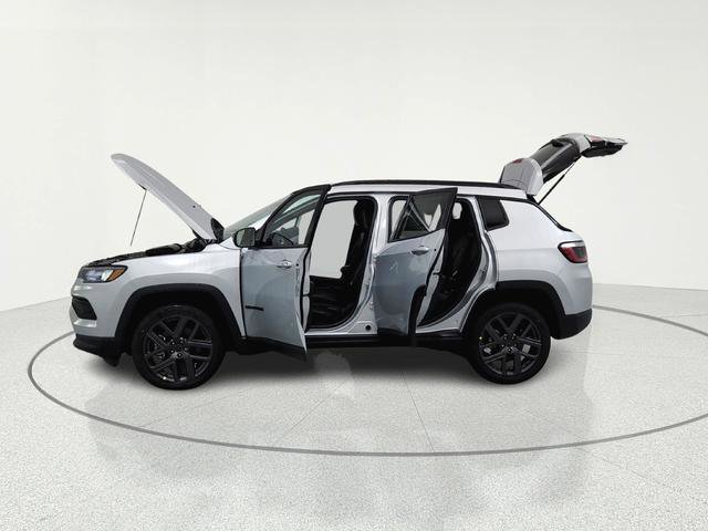 New 2026 Jeep Compass Latitude AWD/4WD image 7